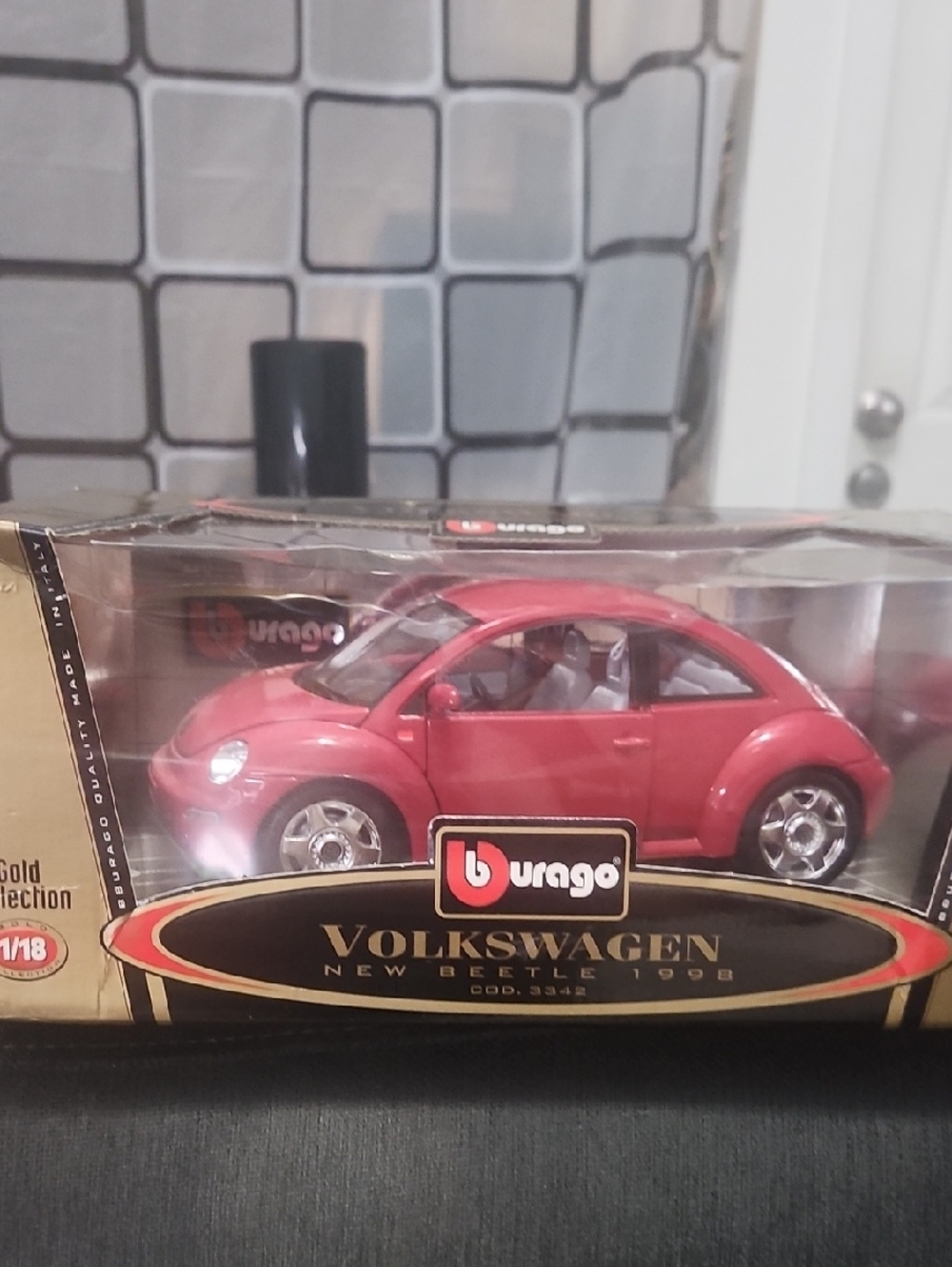 Volkswagen New Beetle 1998 Red Die-Cast Model Car